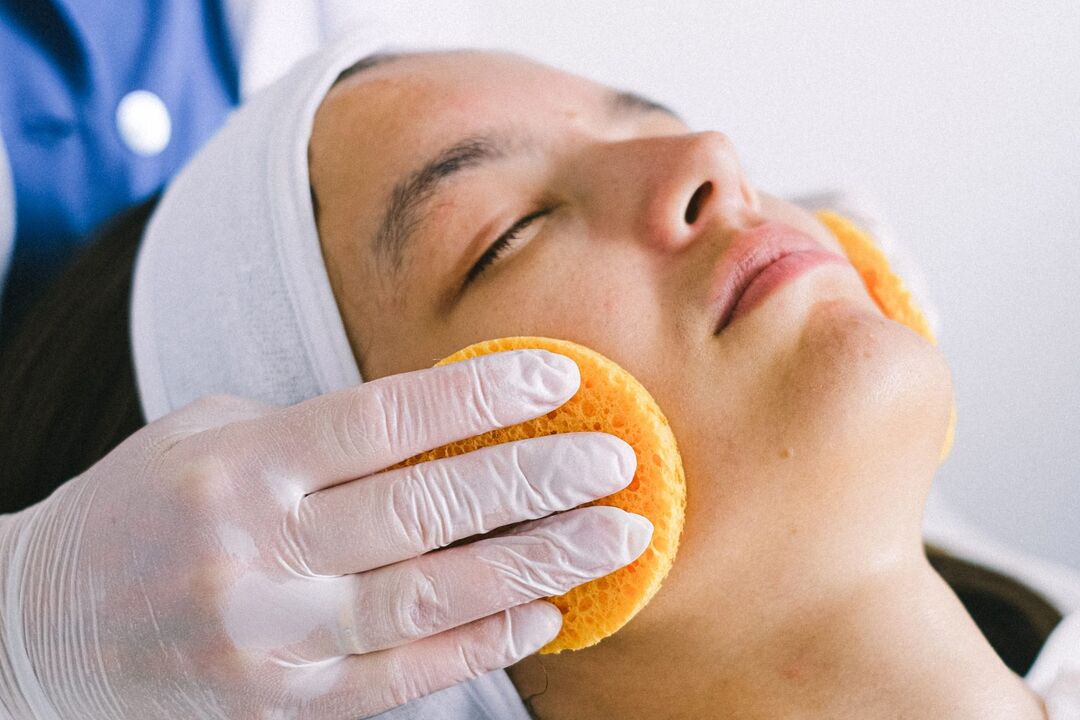 Głębokie oczyszczenie skóry twarzy – zabieg niezbędny od 30 roku życia