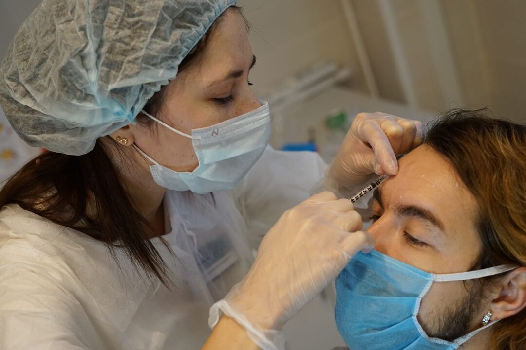 Terapia botulinowa - zabieg iniekcyjny odmładzania skóry twarzy
